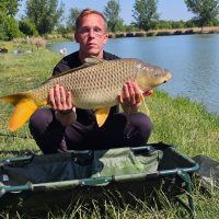 Élményekben gazdag horgászat a Barbi-tó természetközeli környezetében. Vendég nagy ponttyal a Barbi-tó partján